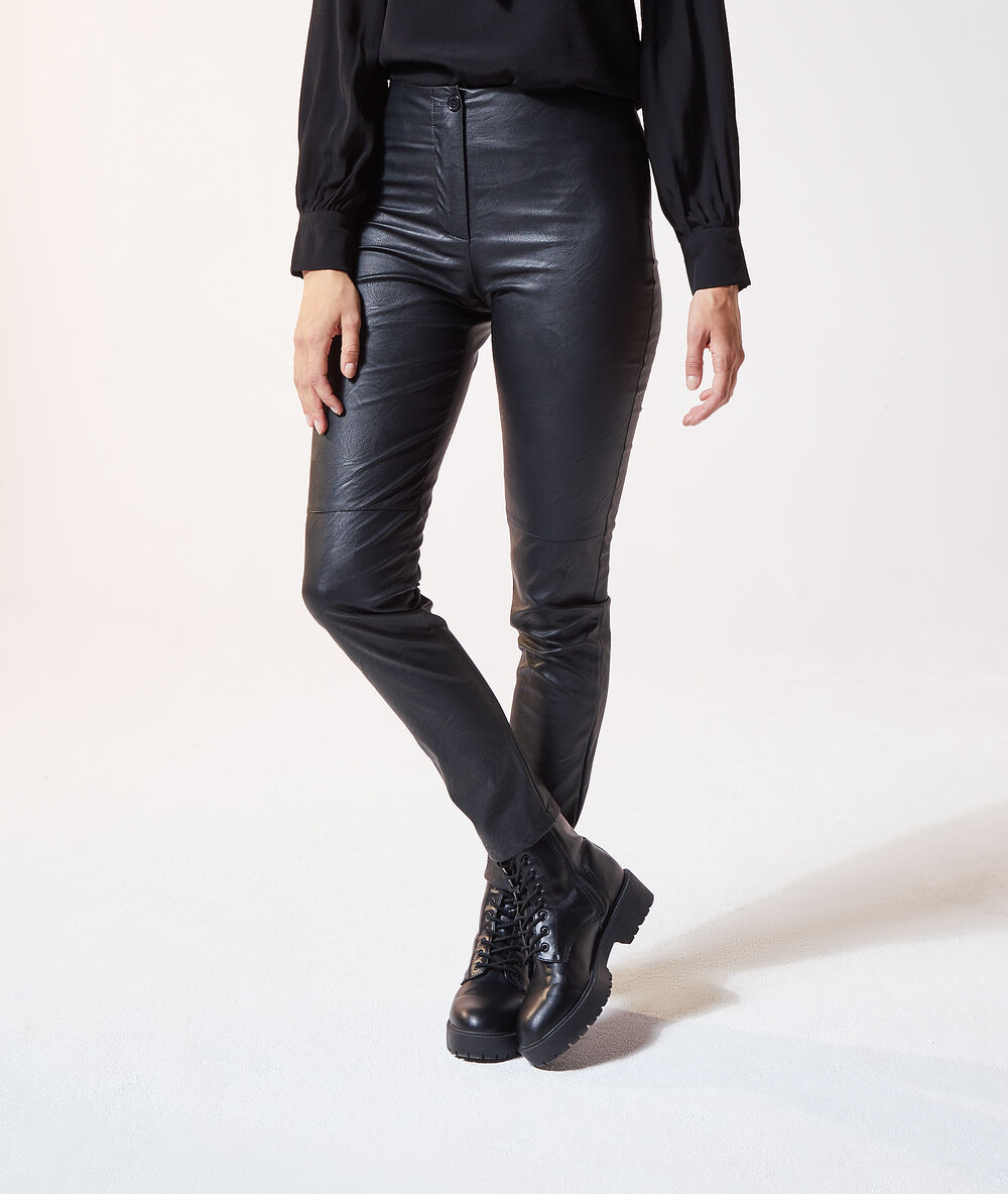 Pantalon effet cuir noir.