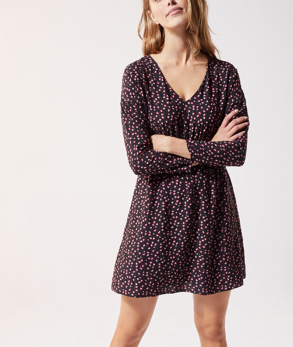 Robe col v noir.
