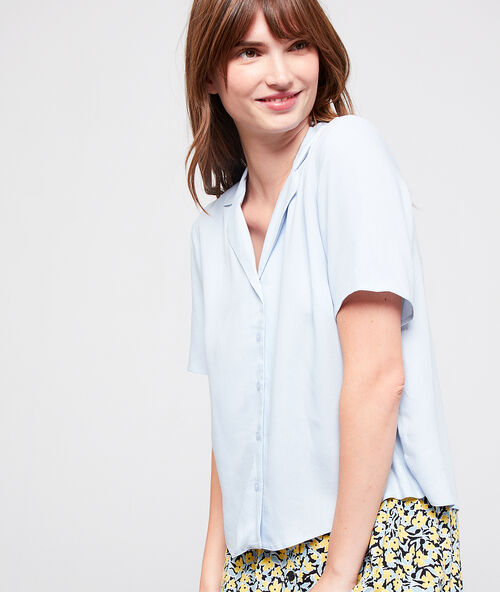 Soepelvallende blouse hemelsblauw.