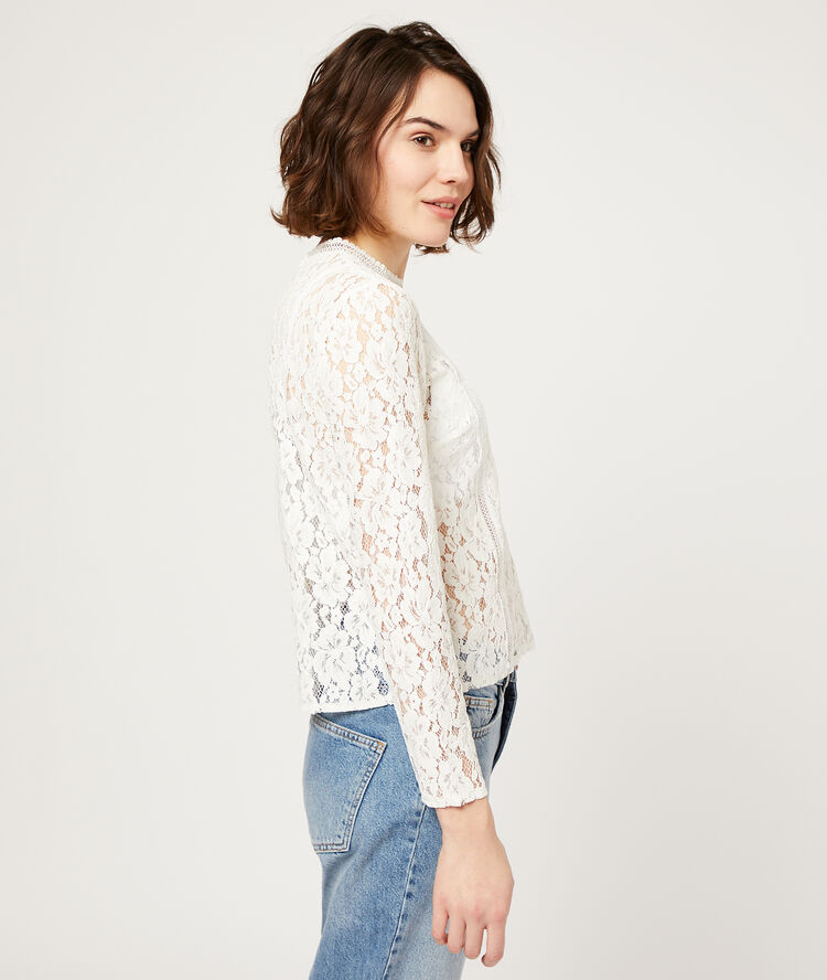 Guipure blouse ecru.