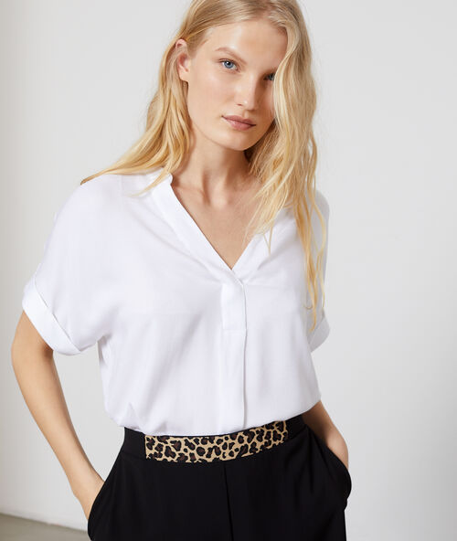 Blouse col tunisien ecru.