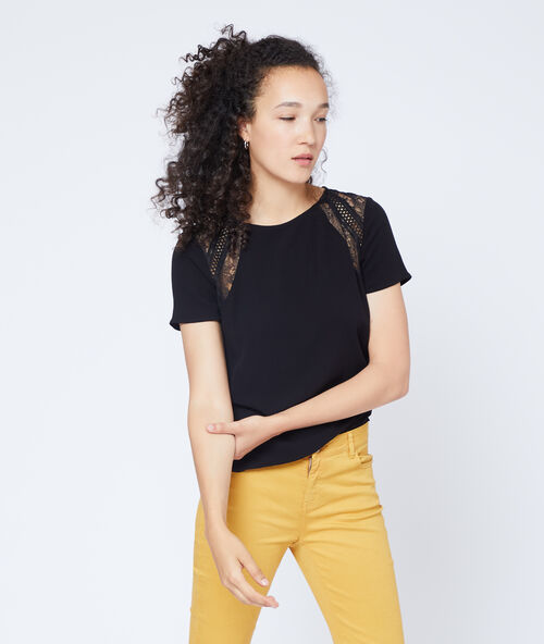 Top met opengewerkte rug zwart.