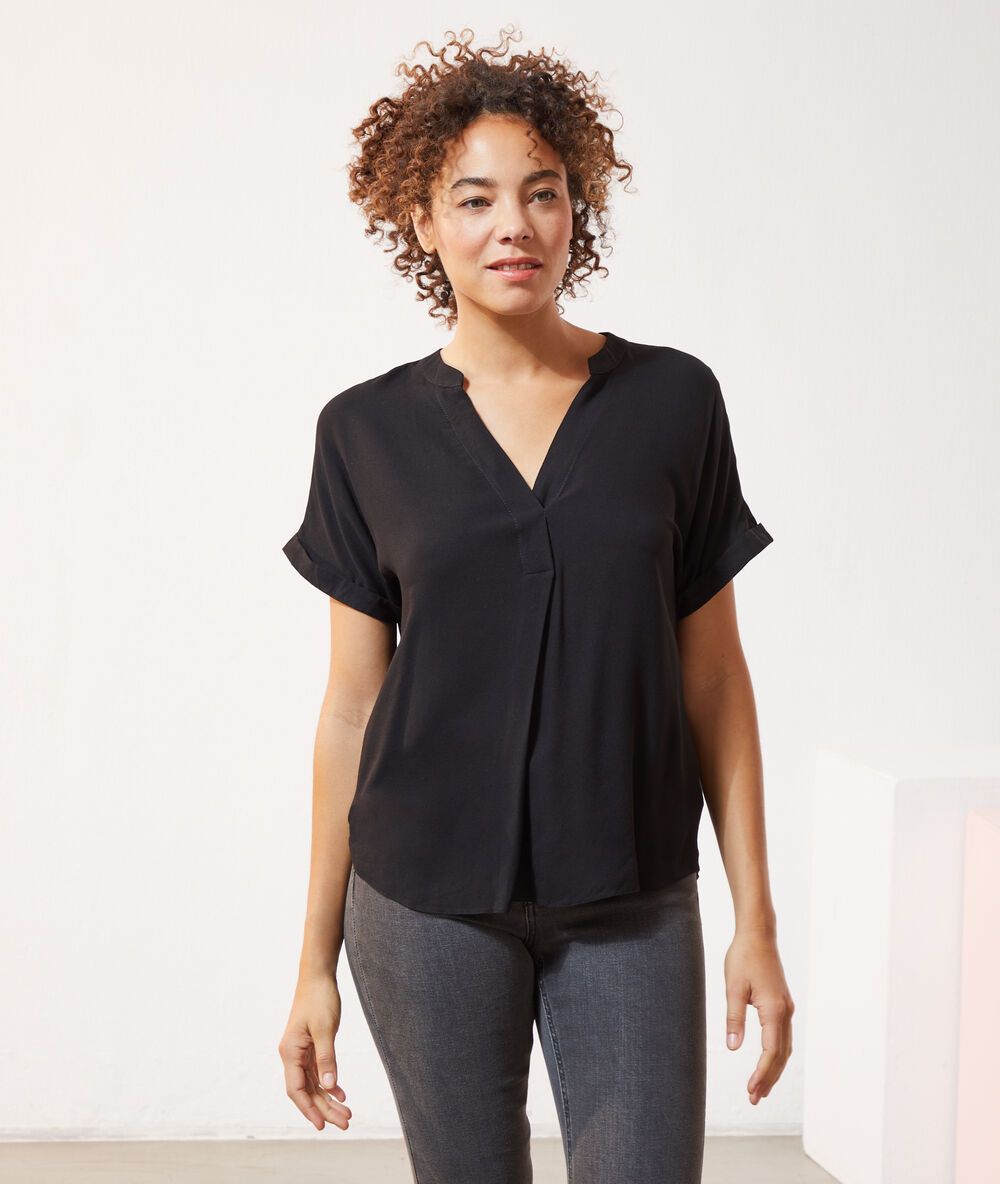 Blouse col tunisien noir.