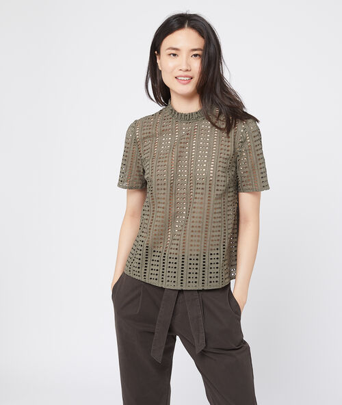 Blouse in opengewerkt guipurekant kaki.