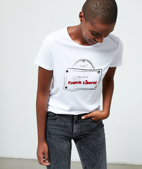 T-shirt met opschrift 'rue de la french libert&eacute;' wit.