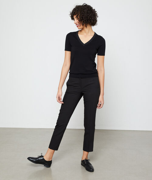 Pantalon cigarette noir.