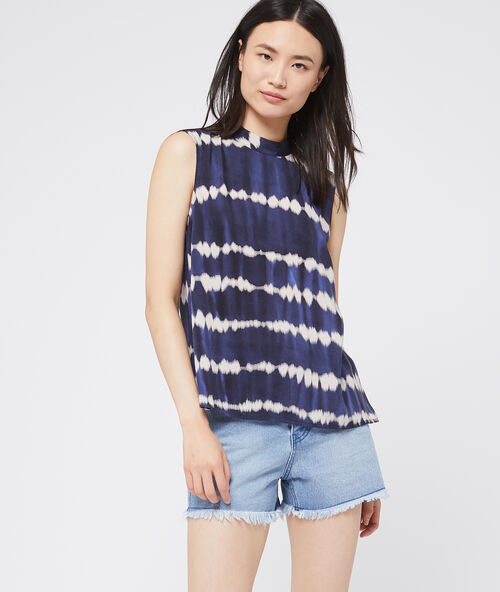 Top met tie-dye print marine.
