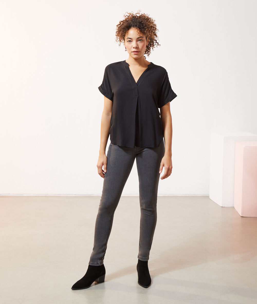 Blouse col tunisien noir.