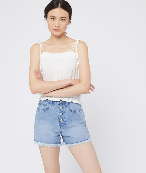 Gesmokte top in plumetis ecru.