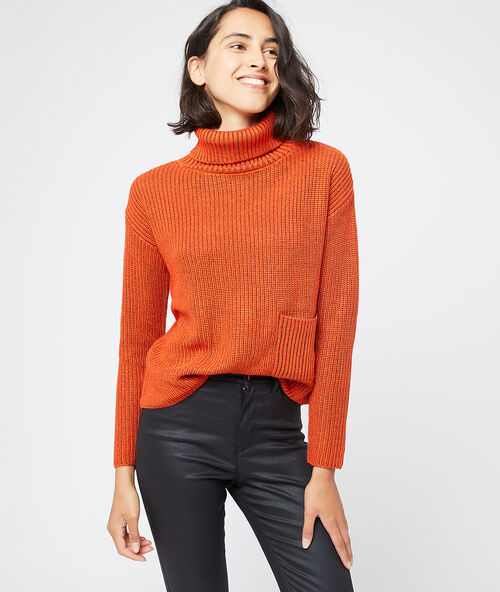 Pull col roul&eacute; &agrave; fils m&eacute;tallis&eacute;s carmin.