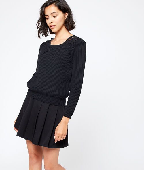 Trui met kanten rugdecollet&eacute; zwart.